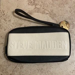 Steve Madden wristlet